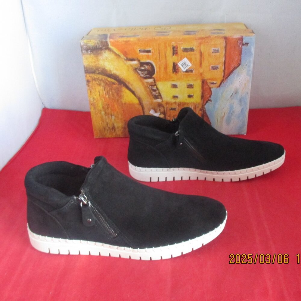 Bella Vita Women's Camberly Booties $110 - US Size 9 1/2 - Black - 1232